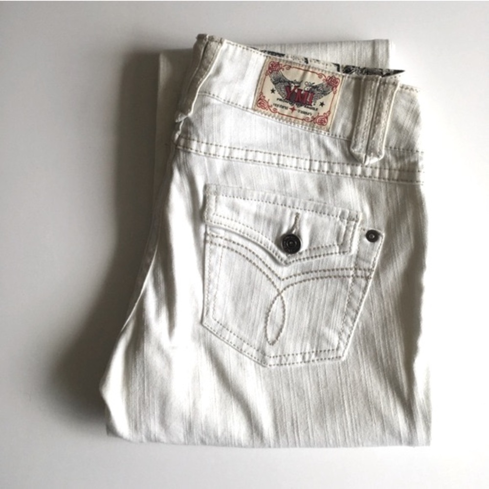 • White jeans •